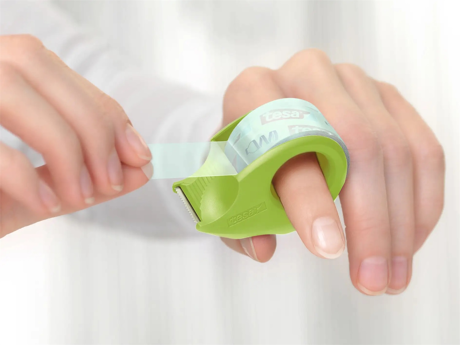 TESA Nastro Adesivo Eco & Crystal 10 m x 19 mm - Trasparente, Universale e Sostenibile