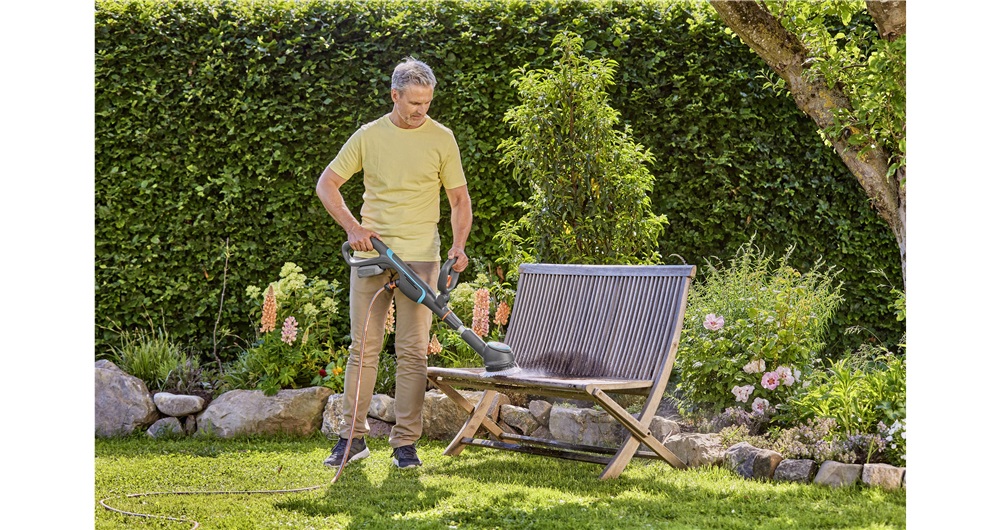 Gardena AquaBrush Compact 02/18V - Dispositivo di pulizia elettrico a batteria con spazzola a disco da 16 cm