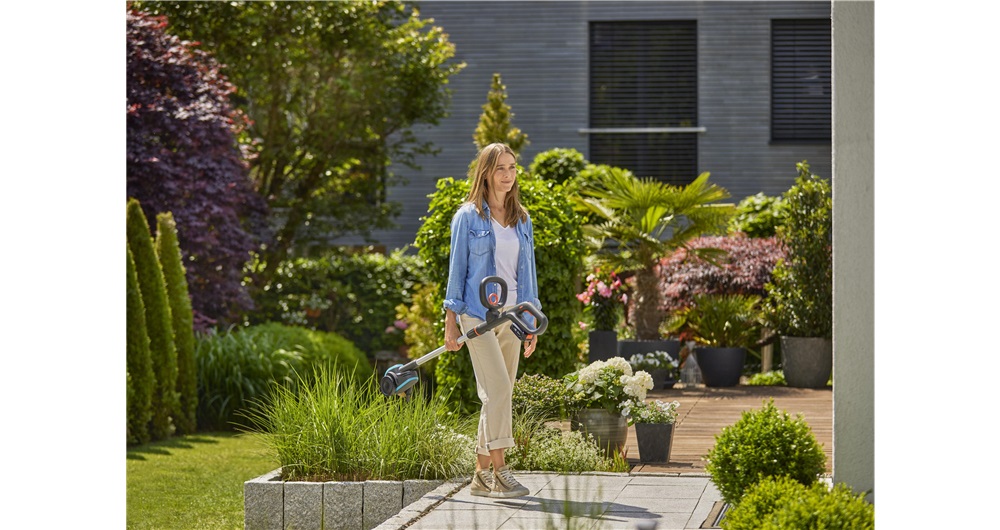 Gardena EasyWeed 1800/18V P4A - Spazzatrice elettrica a batteria per erbacce, 100 W, senza batteria e caricabatterie