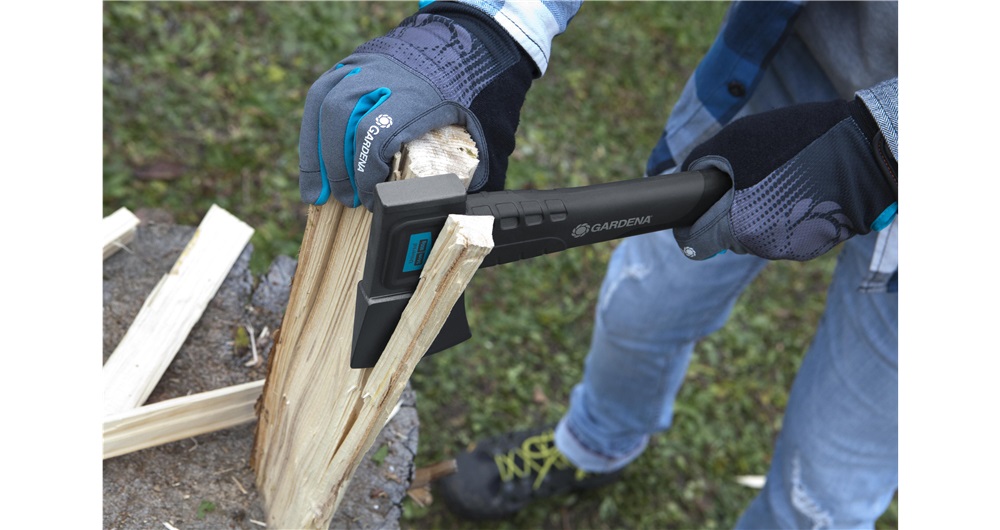 Gardena Accetta Universale 900 B - Accetta da taglio maneggevole per giardino e attività all'aperto, lunghezza 34 cm, lama incorporata, rivestimento speciale