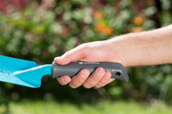 Gardena Trapiantatore Stretto Classic - Paletta da Giardino Ergonomica in Duroplast e Acciaio, Larghezza 6 cm, Nero e Blu