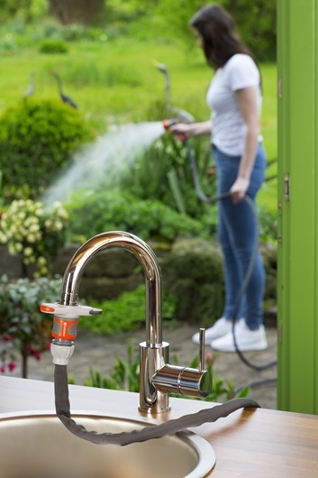 Gardena Presa per Rubinetti da Interno con Adattatore per Testina Rompigetto e Chiave di Fissaggio - Compatibile con Rubinetti M 22 x 1 e M 24 x 1