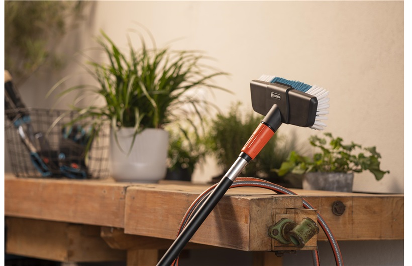 Gardena Idrospazzola Cleansystem hard 18816-20 - Spazzola per Pulizia di Superfici Resistenti con Setole di Diversa Lunghezza, Ideale per Grandi Superfici