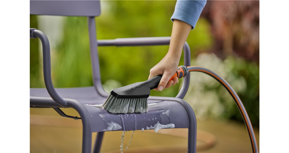 Gardena Set pulizia Cleansystem con spazzola manuale S soft per superfici delicate e regolazione del flusso d'acqua