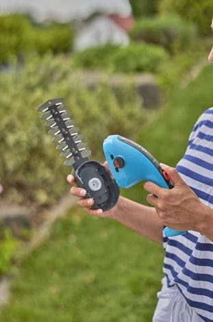 Gardena ClassicCut Li - Forbici a batteria per erba 8 cm, 3.6 V, 2.5 Ah, Ioni di Litio, Impugnatura comoda con LED
