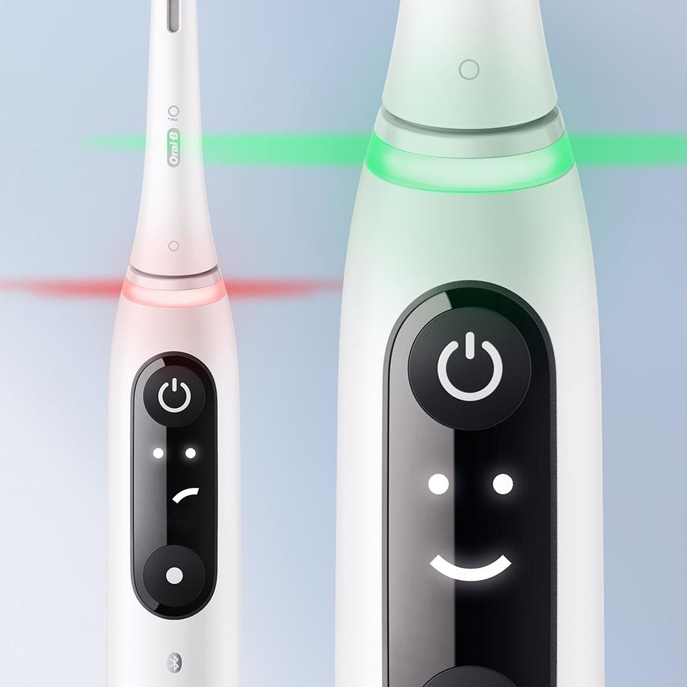 Oral-B iO 7 Spazzolino Elettrico Rotante Bianco per Adulti - Pulizia Profonda, Cura Gengive, Modalità Sensibile e Sbiancante