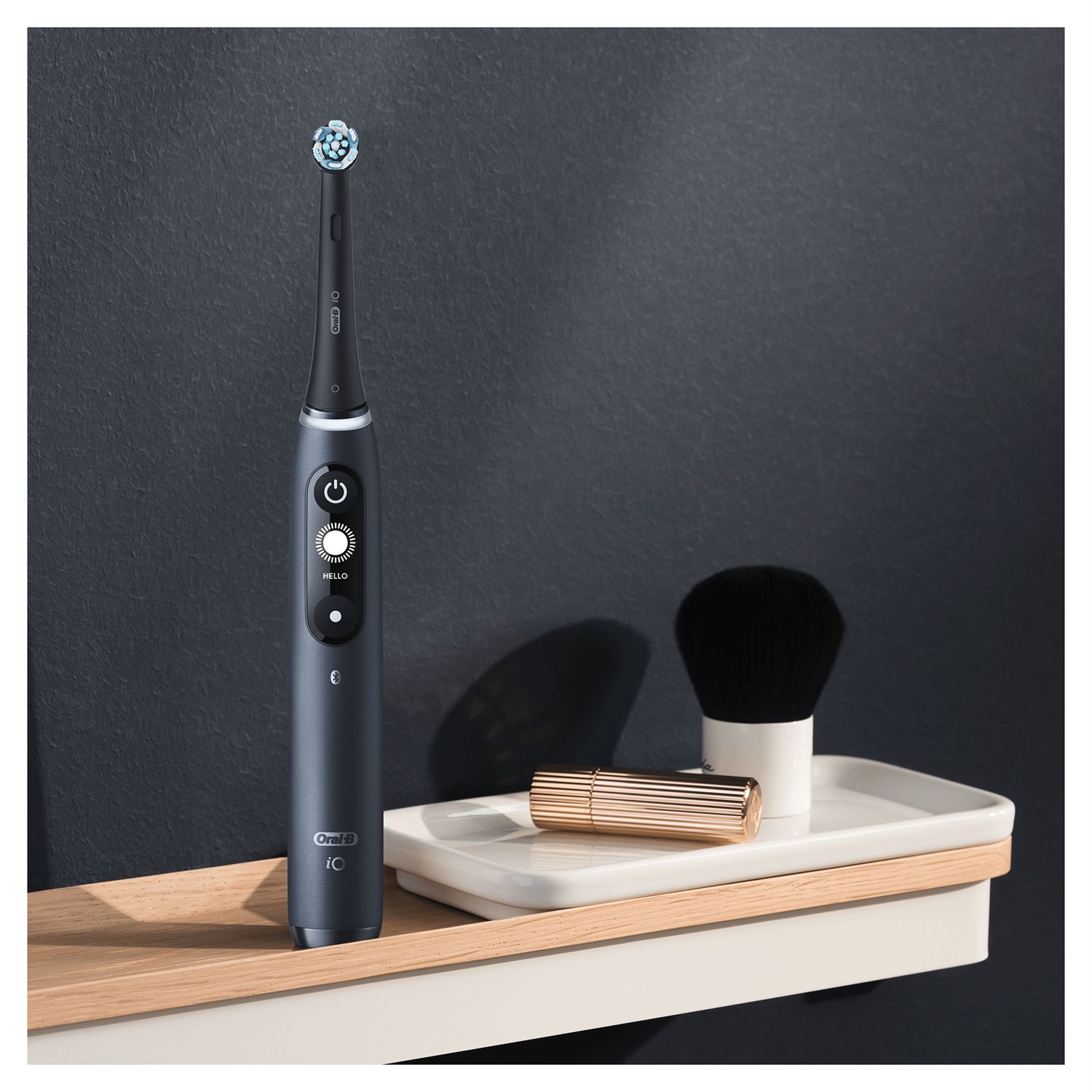 Oral-B iO 7S Spazzolino Elettrico Ricaricabile Nero con 2 Testine, Custodia Da Viaggio e Tecnologia Magnetica