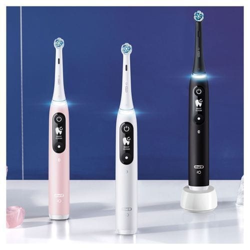 Oral-B iO 6 - Spazzolino Elettrico Ricaricabile Nero Lava con Manico Intelligente, Display Interattivo, 1 Testina e Custodia da Viaggio Premium