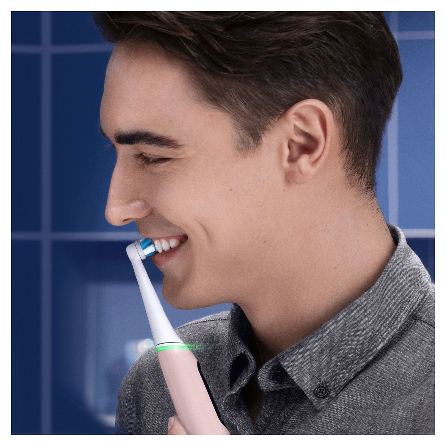 Oral-B iO 6S Spazzolino Elettrico Ricaricabile Rosa con 2 Testine, Custodia da Viaggio e Tecnologia di Microvibrazione