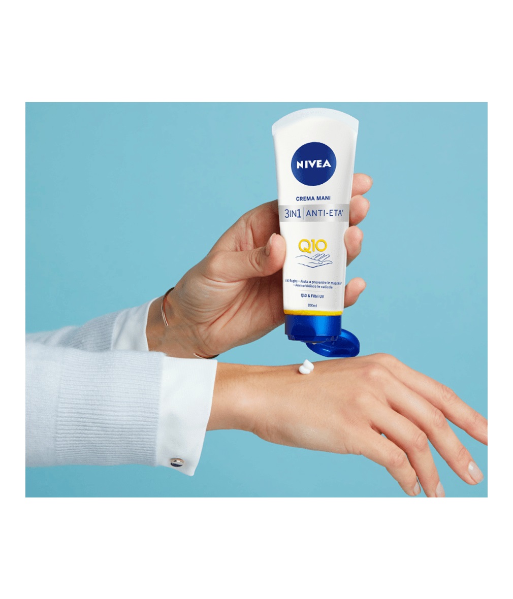 NIVEA Crema Mani 3in1 Anti-Età Q10 Idratante Antirughe e Antimacchie 100 ml