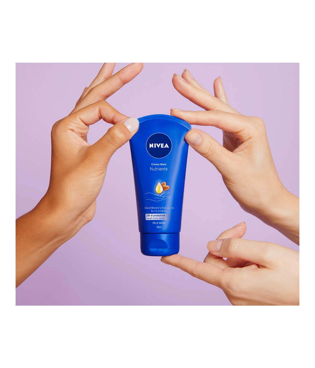 NIVEA Crema Mani Nutriente Mini 30 ml con Acido Ialuronico e Olio di Mandorla - Idratazione e Protezione per Mani Morbide