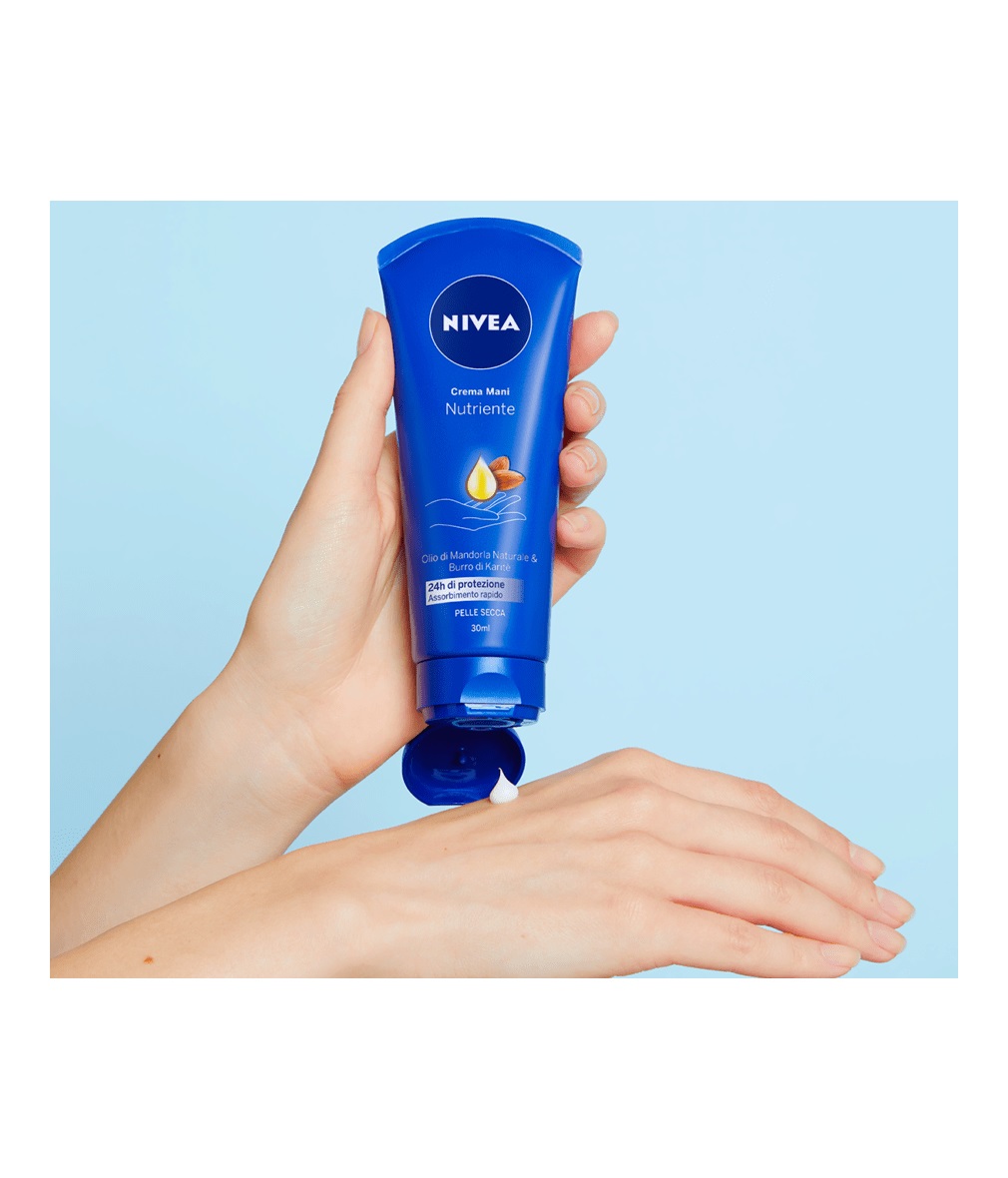 NIVEA Crema Mani Nutriente Mini 30 ml con Acido Ialuronico e Olio di Mandorla - Idratazione e Protezione per Mani Morbide