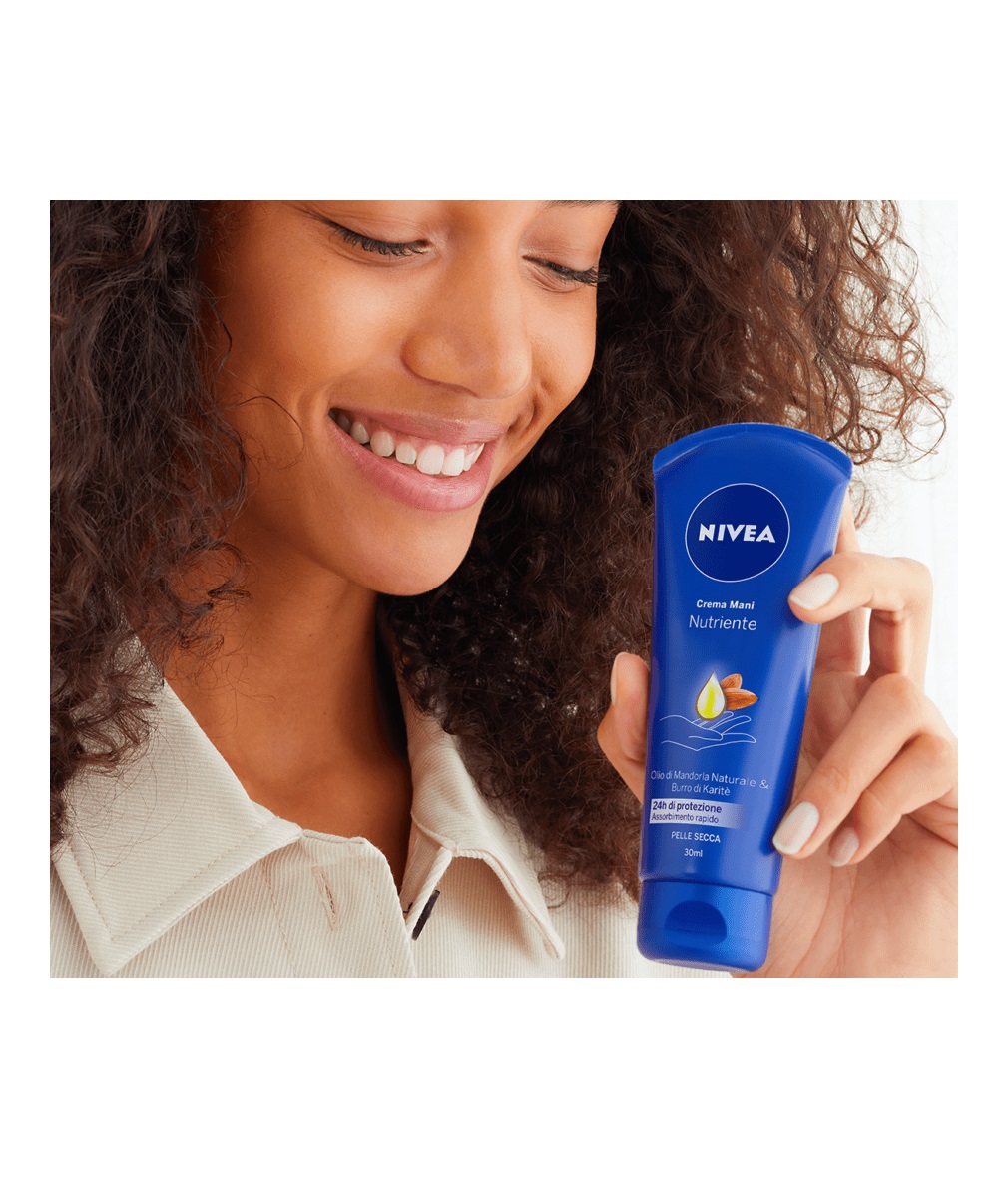 NIVEA Crema Mani Nutriente Mini 30 ml con Acido Ialuronico e Olio di Mandorla - Idratazione e Protezione per Mani Morbide