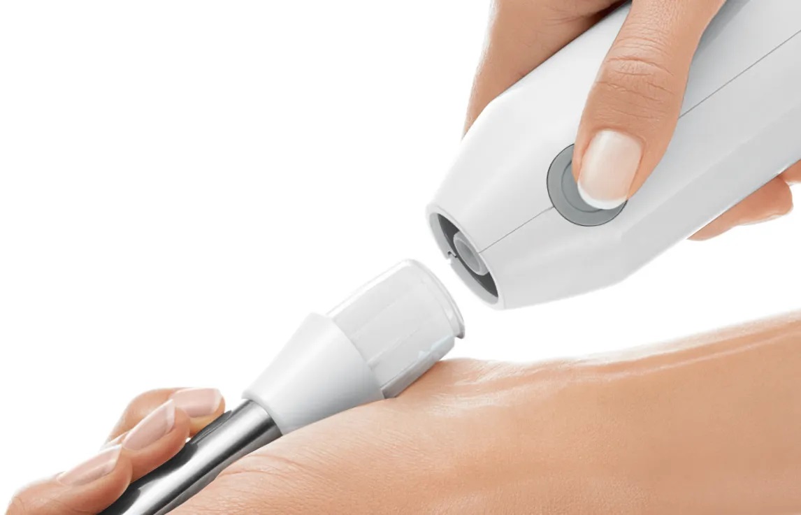 Bosch MSM66155 Frullatore a Immersione ErgoMixx 600 W Bianco con 12 Velocità, Lama a 4 Ali, Bicchiere Graduato e Mini Tritatutto