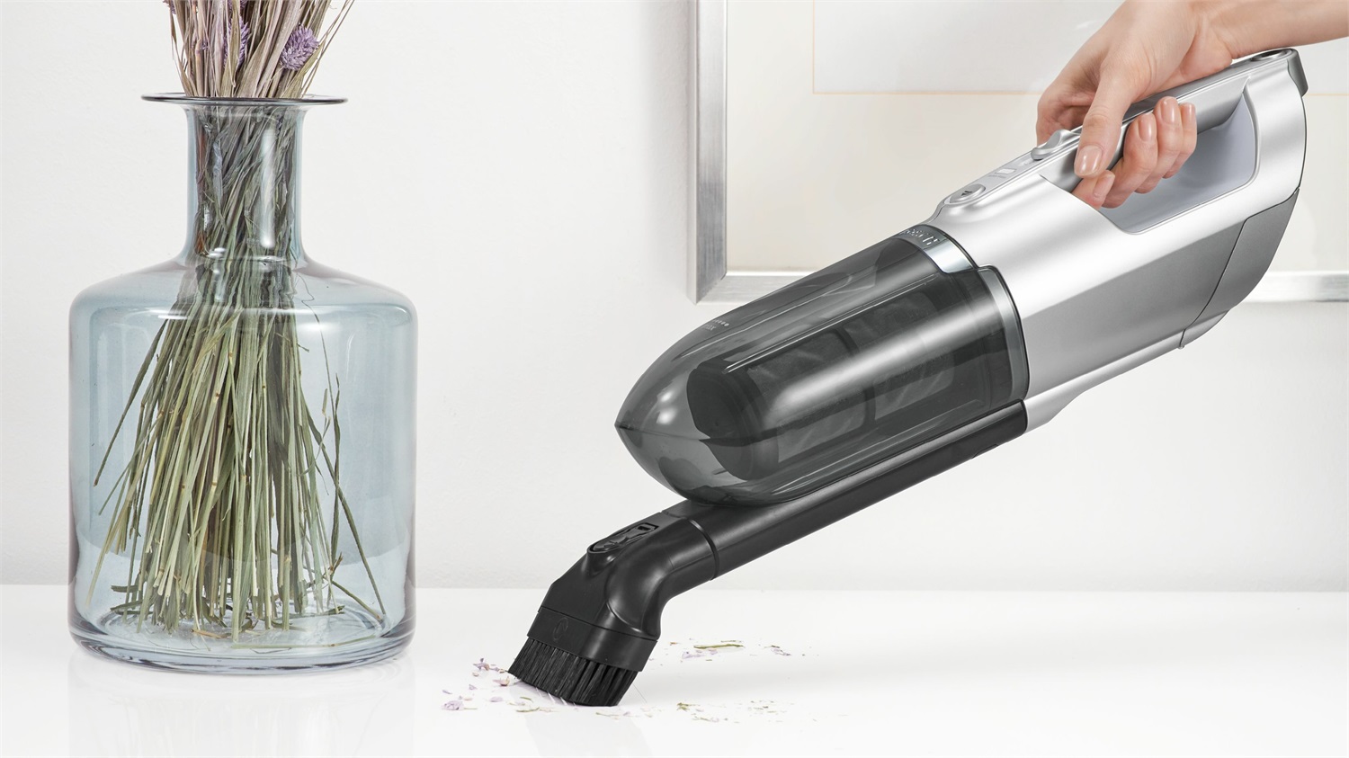 Bosch BGBS2RD1 Aspirapolvere a Traino con Sacco Rosso, Potenza 700W, Capacità 3,5L, Filtro Hygienic, 10 Anni di Garanzia sul Motore