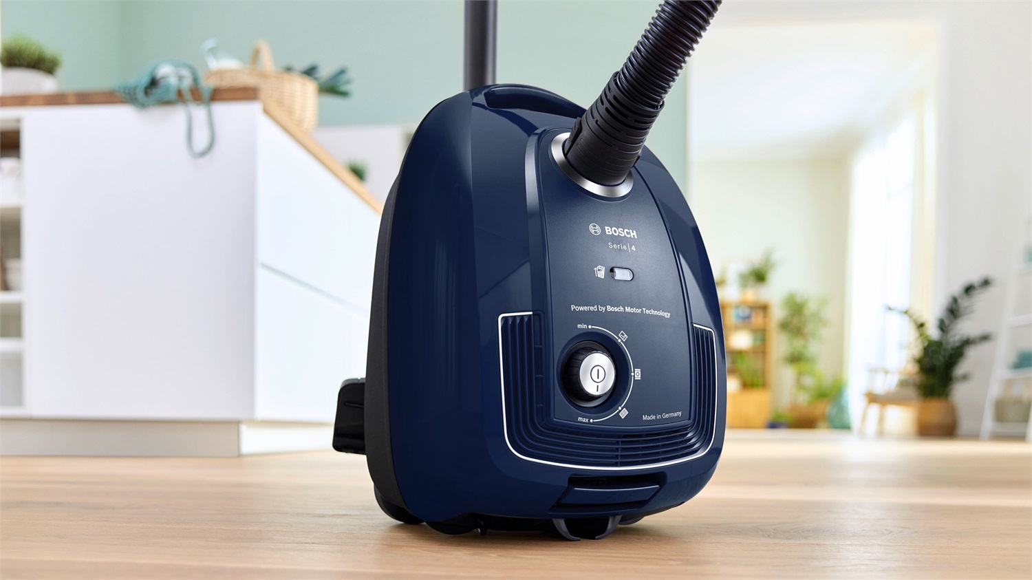 Bosch Serie 4 BGL38BU1 Aspirapolvere a Traino con Sacco 600W, Capacità 4 Litri, Filtro Igienico, Colore Dark Navy