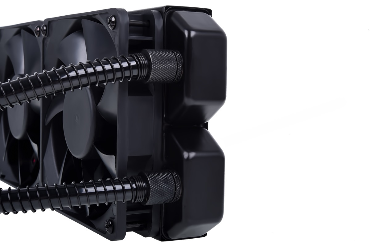 Alphacool Eisbaer 360 CPU Raffreddatore di Liquidi Tutto in Uno 360mm con Ventilatori da 12 cm, Flusso d'Aria Massimo 108 m³/h, Rumorosità 29 dB, Colore Nero