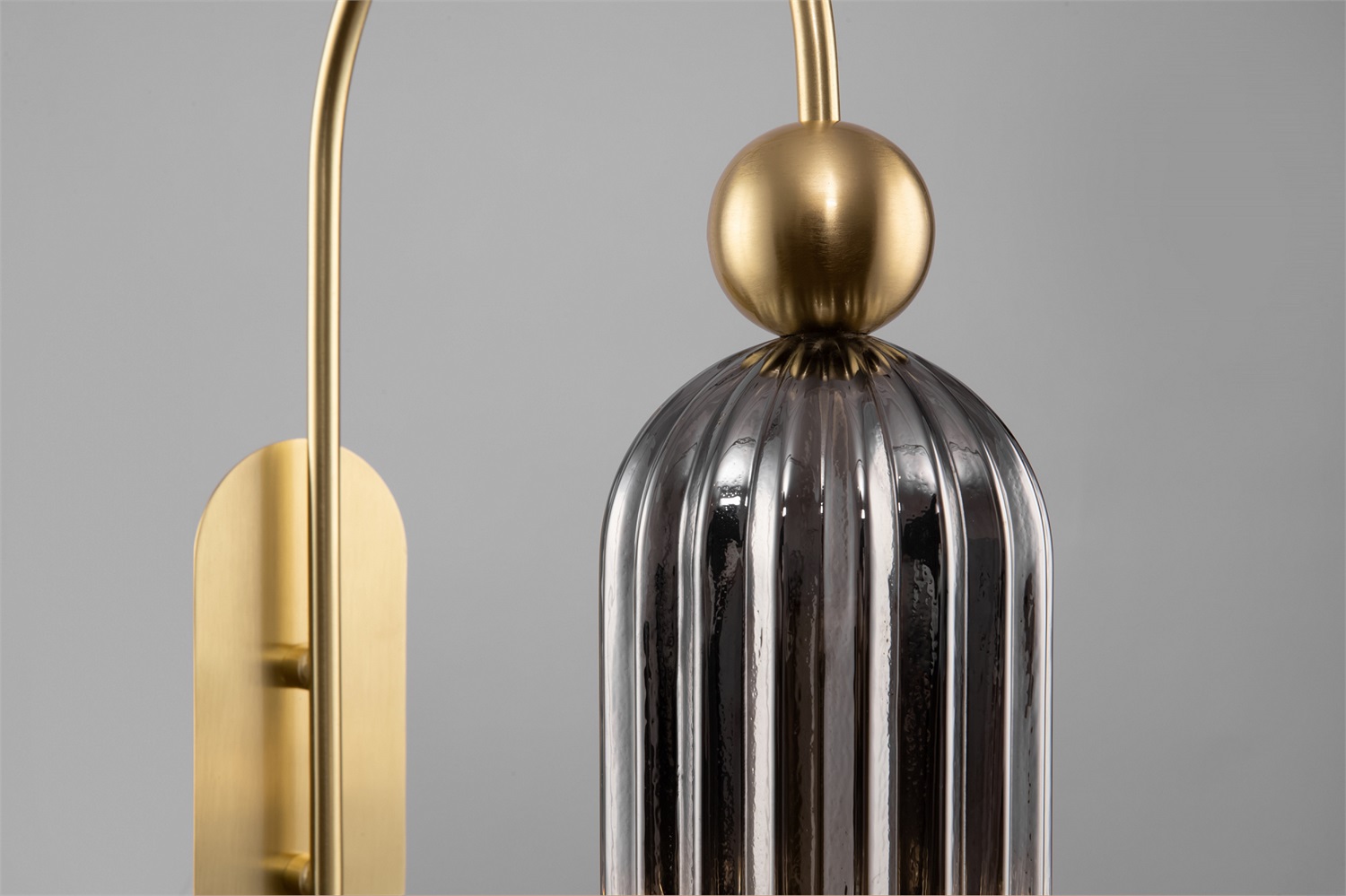 Maytoni MOD302WL-01GR Lampada da Parete Antic in Metallo Oro e Paralume in Vetro Grigio, 1 Luce E14, 40W, Dimmerabile, IP20