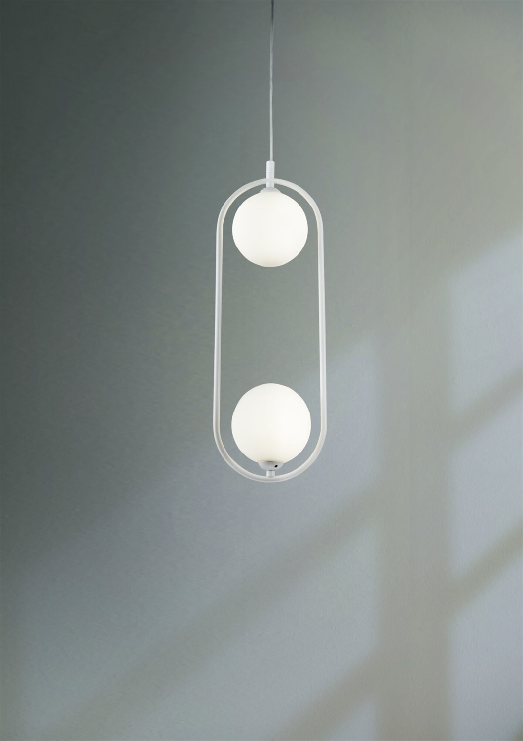 Maytoni MOD013PL-02W Lampada Sospesa Moderna Bianco con 2 Luci G9, Altezza Regolabile, Diffusori Sferici in Vetro Opaco