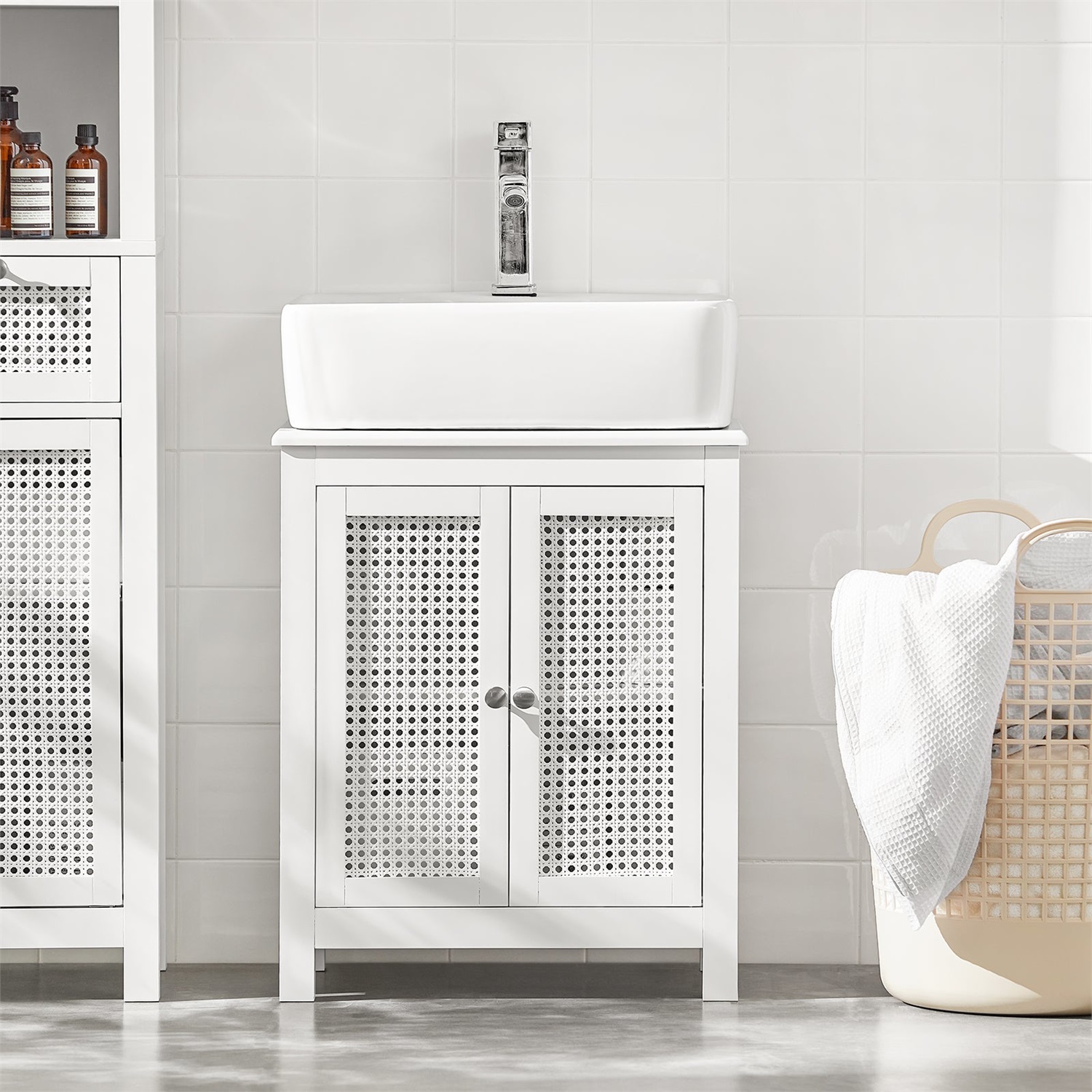 SoBuy Mobile Sottolavabo Bianco con 2 Ante a Griglia e Ripiano - Dimensioni Compatte 50x60x33 cm