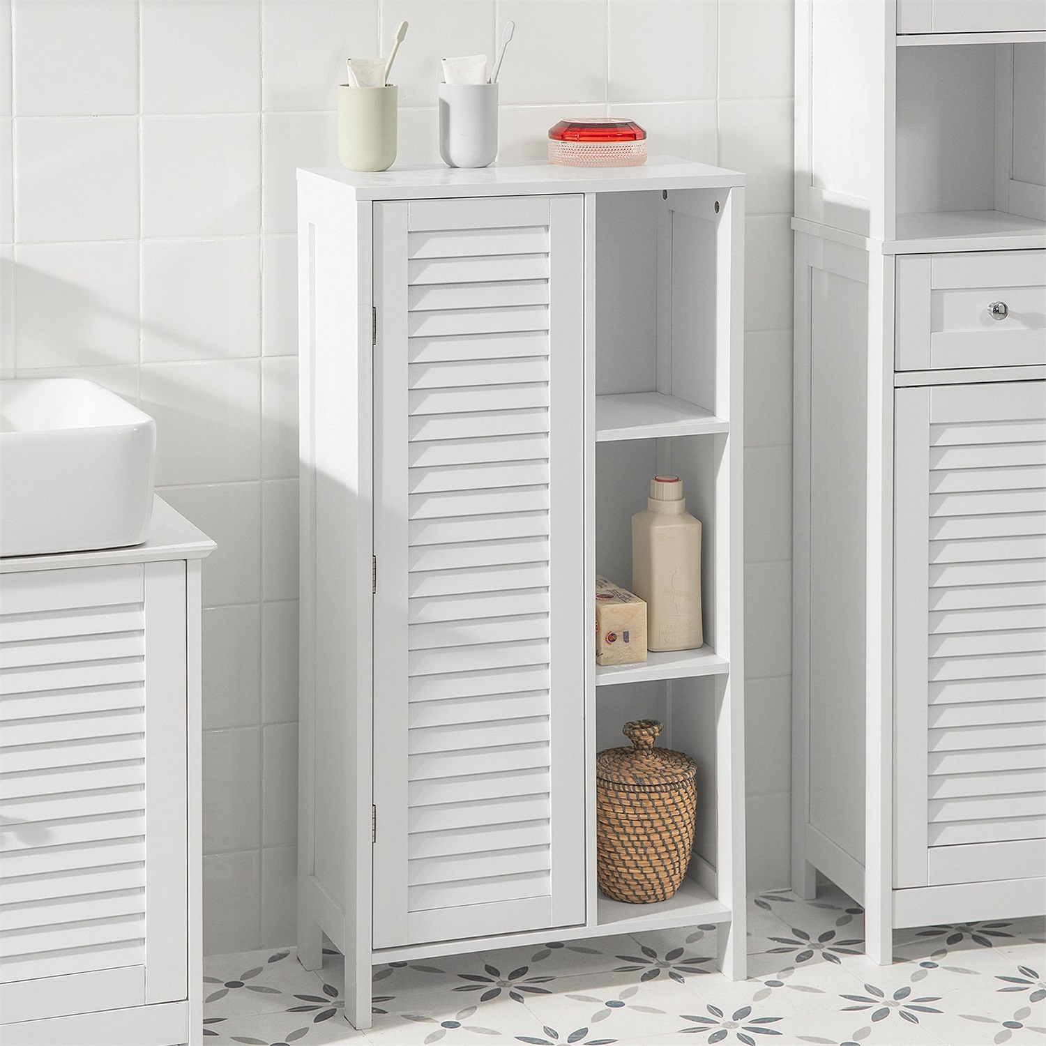 SoBuy BZR39-W Mobiletto da Bagno Bianco con Porta Lamellata e 3 Ripiani Aperti, Dimensioni 48x24x96 cm, Resistente all'Umidità