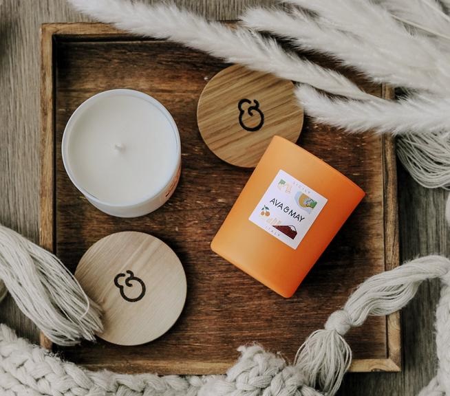 AVA & MAY Sicilia Candela Profumata 180g - Vasetto di Vetro con Profumo di Miele, Magnolia e Arancia - Cera Vegetale Fatta a Mano