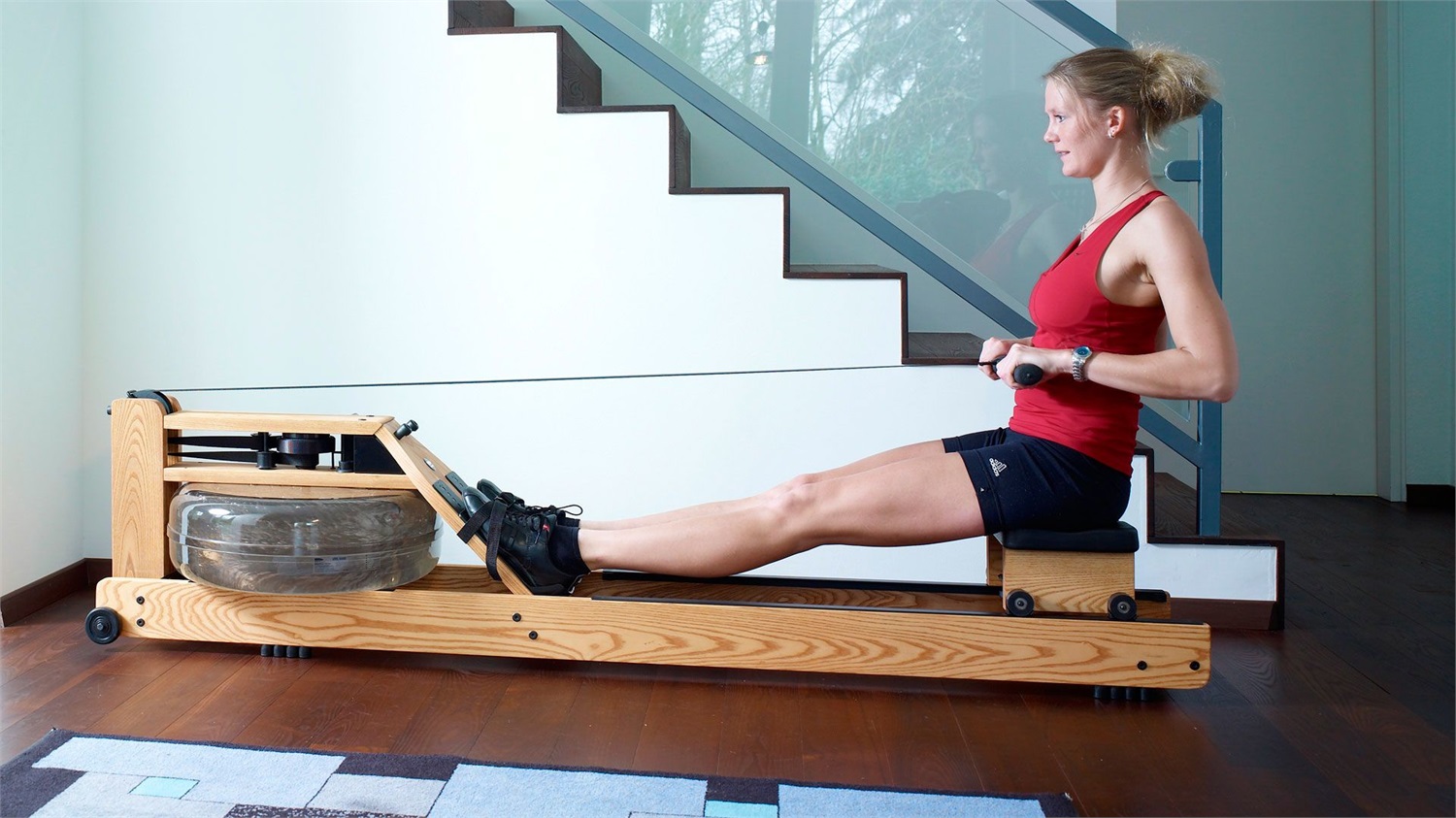 WaterRower Compatto Vogatore ad Acqua in Legno Massello con Monitor S4 e Serbatoio da 18L