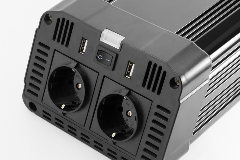 Technaxx 1200W TE16 Inverter DC/AC Interno Nero con 2x Presa Schuko e 2x Porta USB