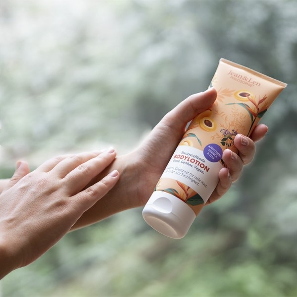 Jean & Len Lozione per il Corpo 250 ml - Olio di Nocciolo di Albicocca e Q10, Idratante e Rassodante per Pelli Secche e Mature, Senza Parabeni e Siliconi, Formula Vegana