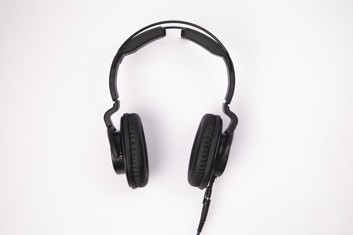 Zoom ZDM-1PMP Kit Podcast con Microfono, Cuffie, Cavo e Treppiede - Microfono per Podcast Nero