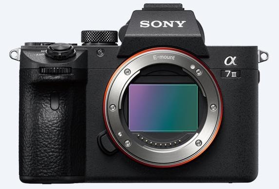 Sony Alpha 7 III Corpo Mirrorless Full-Frame 24.2 MP CMOS Exmor R, ISO 50-204800, Video 4K, Touchscreen 3