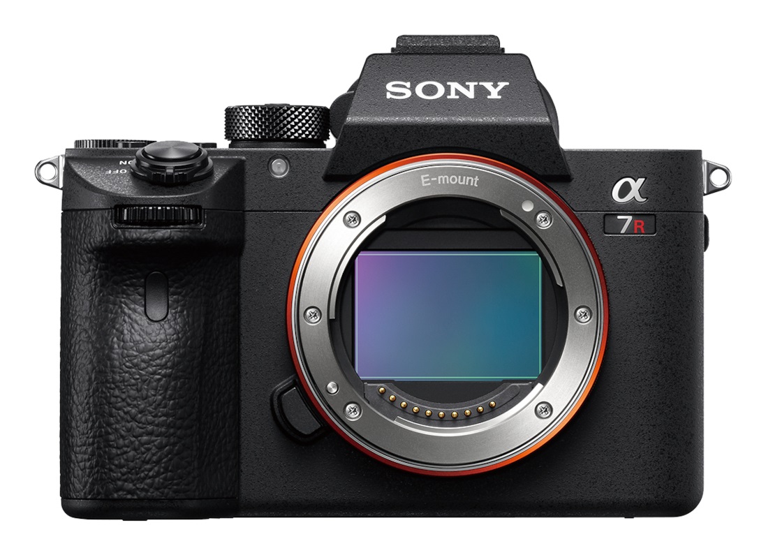 Sony α 7R III Fotocamera Mirrorless Full-Frame 42,4 MP Exmor R CMOS con Autofocus Veloce, Scatto Continuo 10 fps e Video 4K 30p - Nero (ILCE-7RM3A)