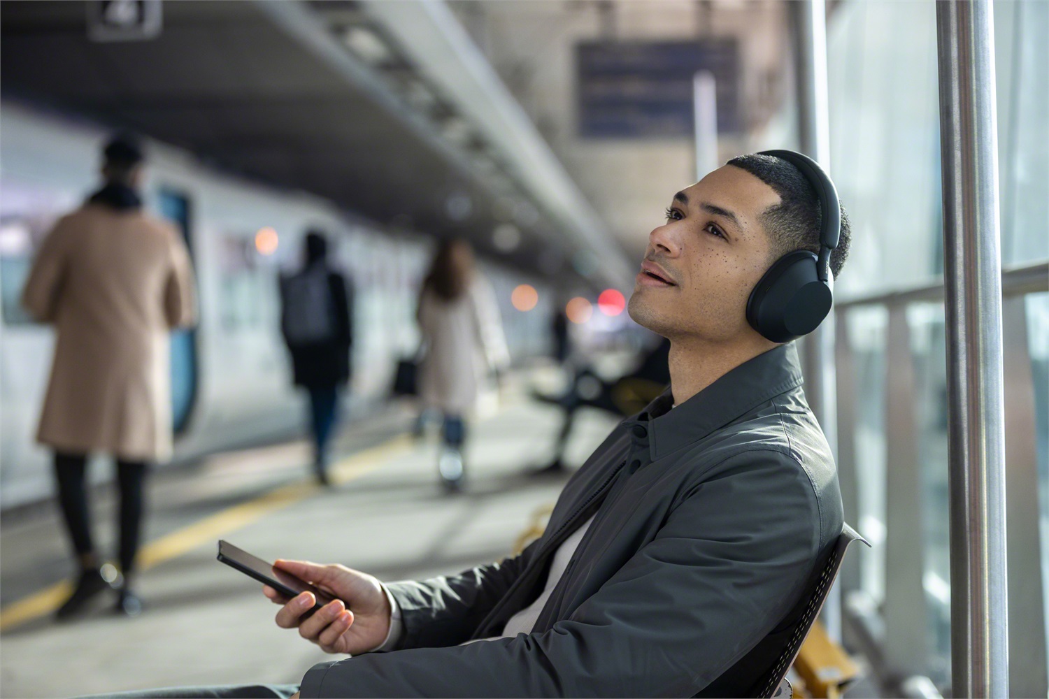 Sony WH-1000XM5 Cuffie Wireless Noise Cancelling - Durata Batteria 30 Ore, Bluetooth, Compatibili con Alexa e Google Assistant, Microfono Integrato, Design Around-ear - Nero