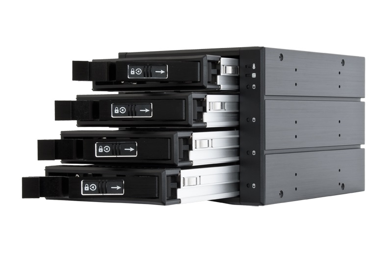 Chieftec CBP-3141SAS - Pannello Drive Bay Interno 3x5.25' HDD HotSwap per 4x3.5'/2.5' SATAIII/SASII, Design Antivibrazioni, Alluminio, Nero