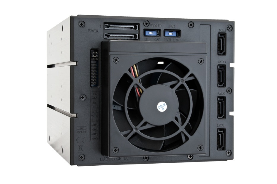Chieftec CBP-3141SAS - Pannello Drive Bay Interno 3x5.25' HDD HotSwap per 4x3.5'/2.5' SATAIII/SASII, Design Antivibrazioni, Alluminio, Nero