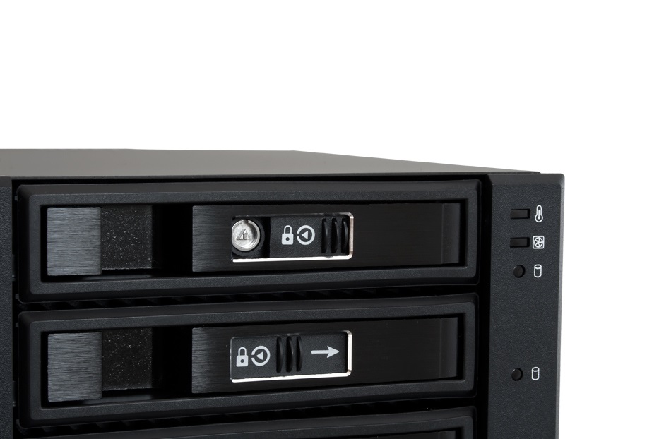 Chieftec CBP-3141SAS - Pannello Drive Bay Interno 3x5.25' HDD HotSwap per 4x3.5'/2.5' SATAIII/SASII, Design Antivibrazioni, Alluminio, Nero