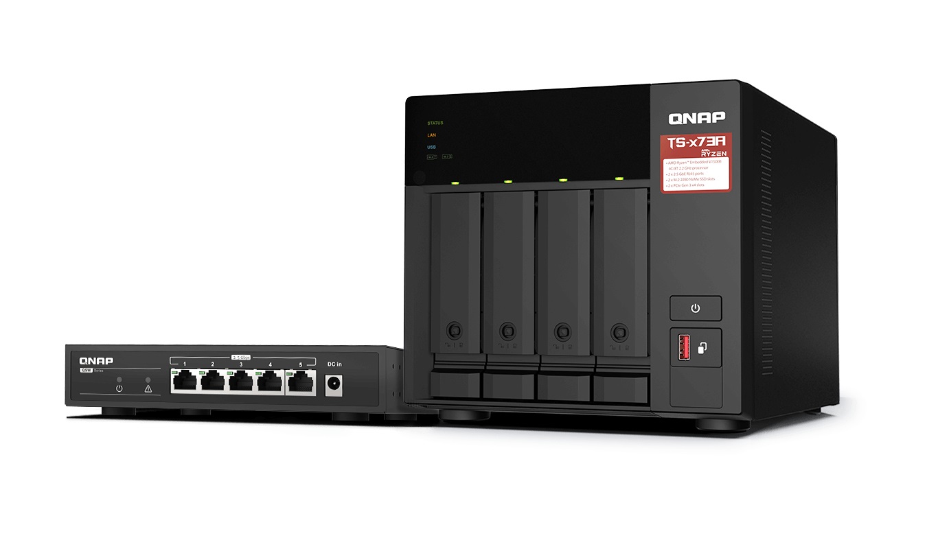 QNAP TS-473A NAS Tower con AMD Ryzen V1500B, 8GB DDR4, 4 Alloggiamenti e Switch QSW-1105-5T, Nero