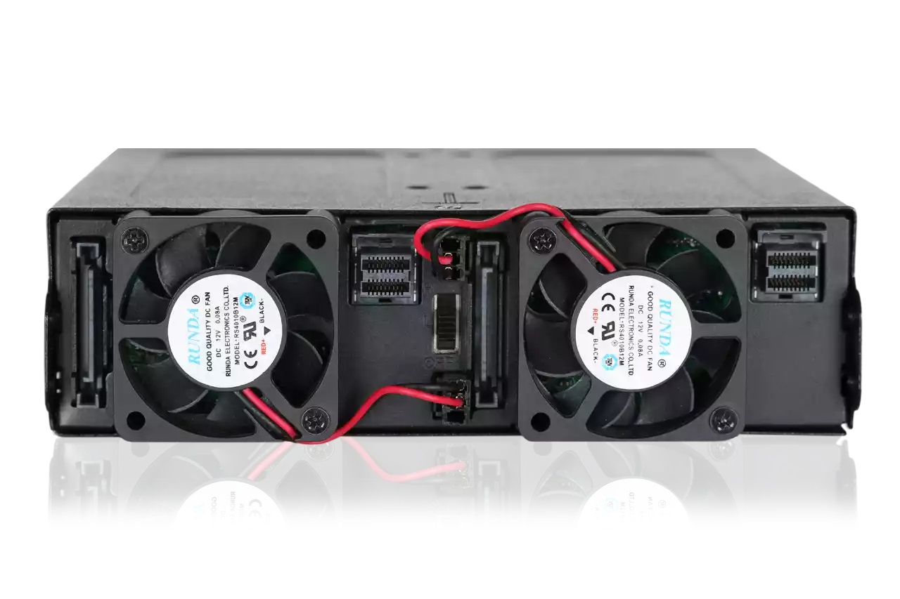 Icy Dock MB998IP-B Pannello Drive Bay Nero per 8 SSD & HDD SAS/SATA da 2.5