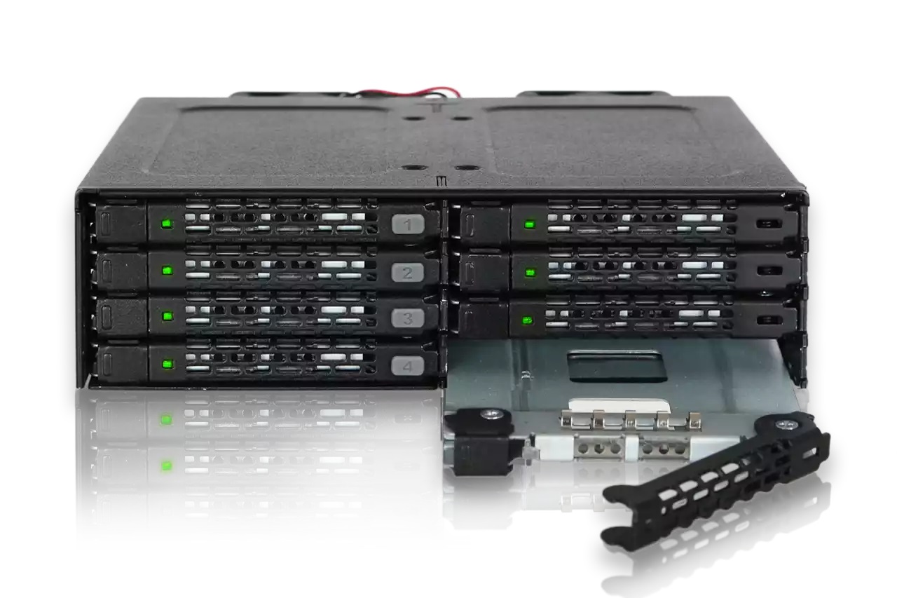 Icy Dock MB998IP-B Pannello Drive Bay Nero per 8 SSD & HDD SAS/SATA da 2.5