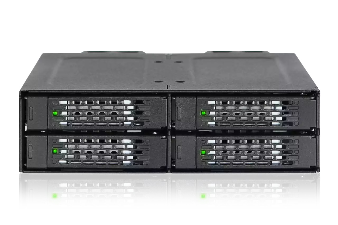 Icy Dock MB699VP-B Rack Full Metal 4 Bay per NVMe U.2 SSD - Design Robusto