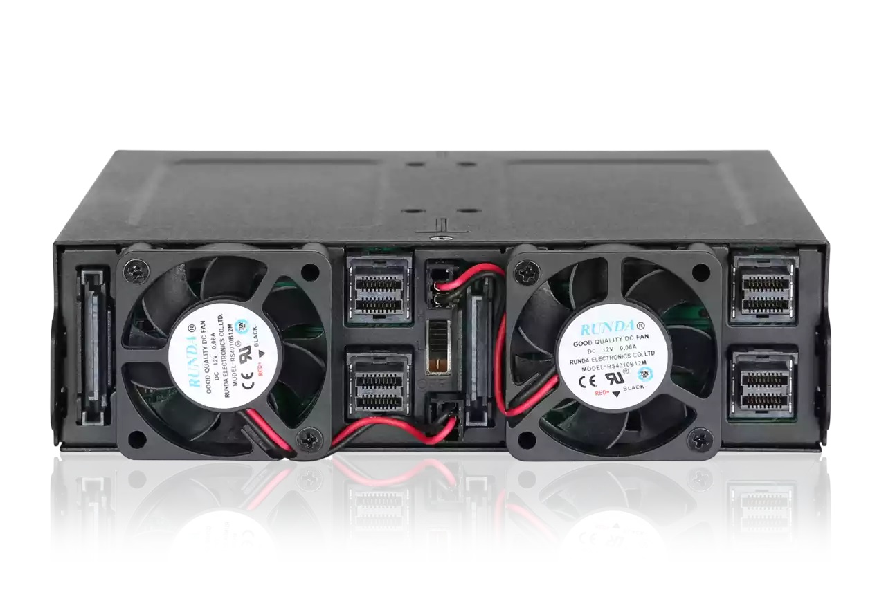 Icy Dock MB699VP-B Rack Full Metal 4 Bay per NVMe U.2 SSD - Design Robusto