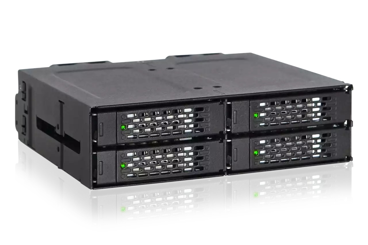 Icy Dock MB699VP-B Rack Full Metal 4 Bay per NVMe U.2 SSD - Design Robusto