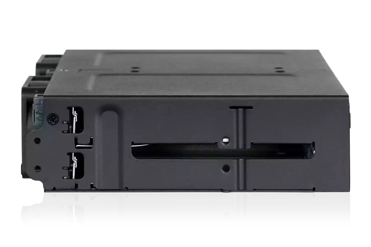 Icy Dock MB699VP-B Rack Full Metal 4 Bay per NVMe U.2 SSD - Design Robusto