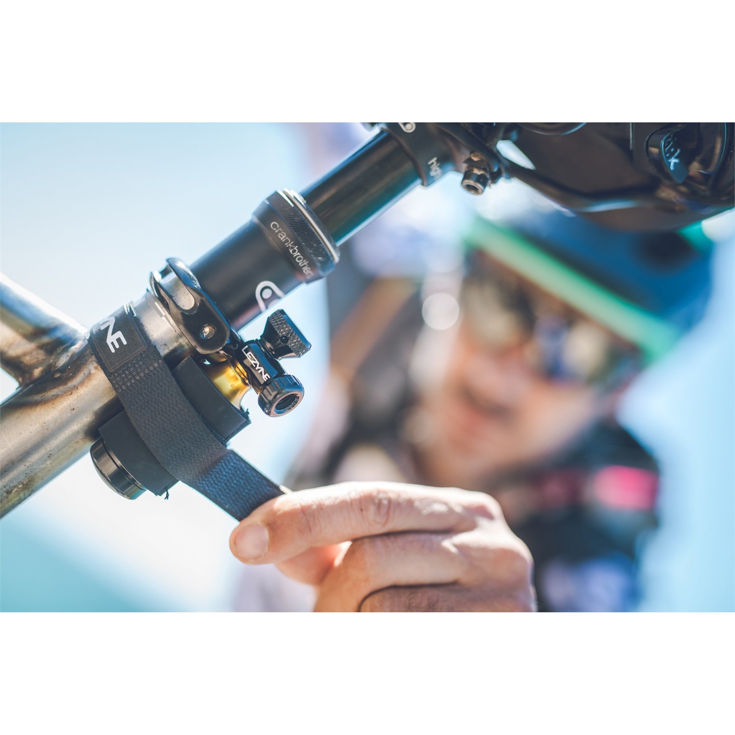 Lezyne Kit Riparazione Tubeless CO2 Blaster - Erogatore 2 in 1 per Gonfiaggio e Sigillatura Pneumatici