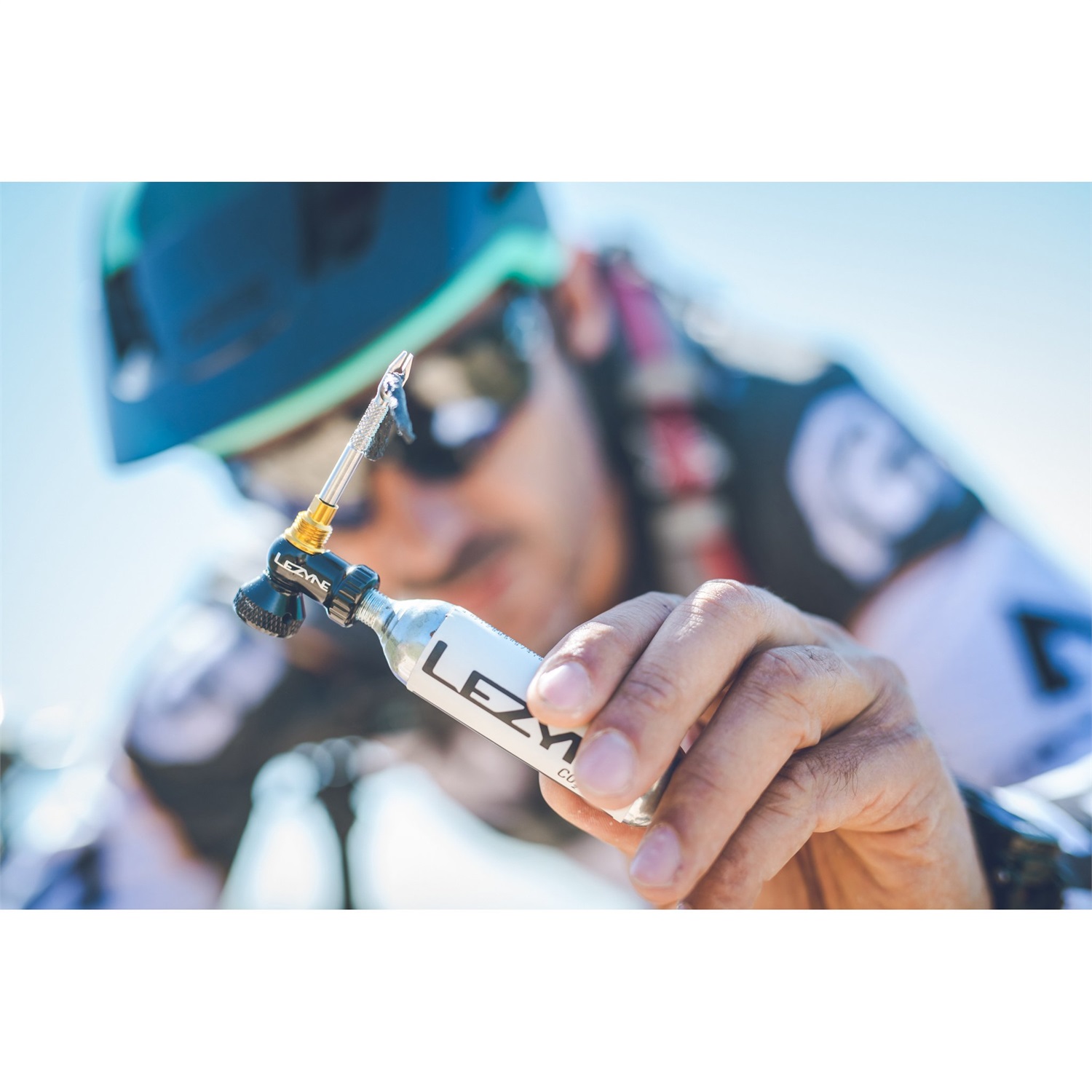 Lezyne Kit Riparazione Tubeless CO2 Blaster - Erogatore 2 in 1 per Gonfiaggio e Sigillatura Pneumatici