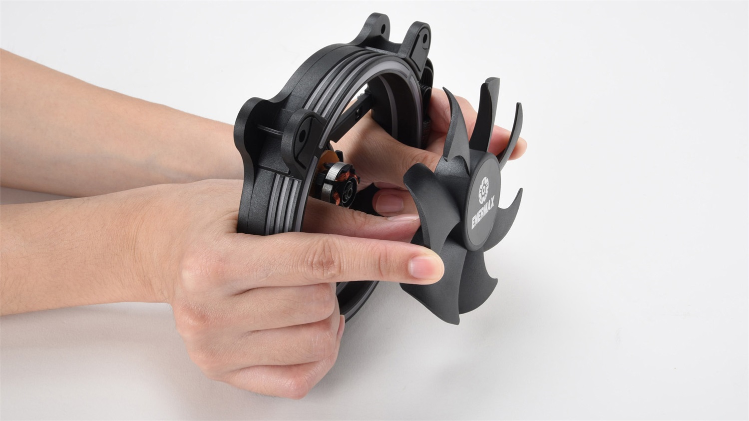 Enermax T.B.RGB AD Kit 3 Ventole ARGB PWM 120mm con Illuminazione LED Programmabile