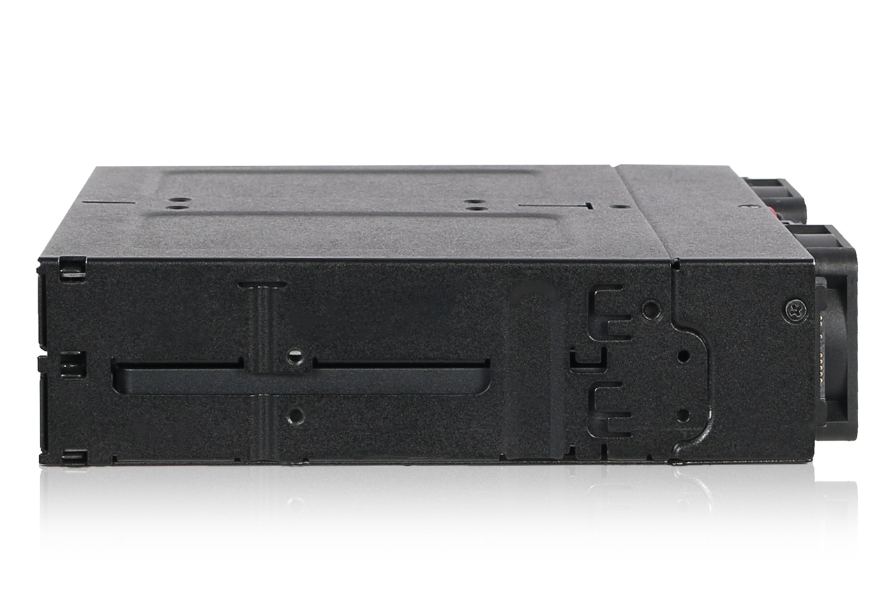 Icy Dock ToughArmor MB720M2K-B Box esterno SSD M.2 NVMe 4 bays in metallo per HDD 5.25