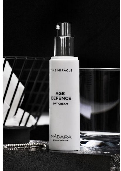 MÁDARA Crema Giorno TIME MIRACLE Age Defence 50 ml - Anti-invecchiamento, Idrata, Illumina & Protegge con Acido Ialuronico e Piante del Nord