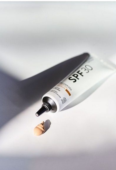 MÁDARA Crema Solare Viso Antietà SPF30 - 40 ml con Cellule Staminali Vegetali, Protezione UVA/UVB ad Ampio Spettro, 100% Invisibile, Certificata Ecocert