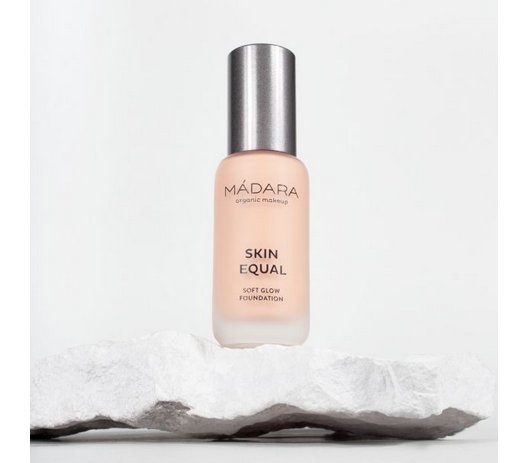 MÁDARA Skin Equal Fondotinta Liquido 30 ml - 30 Rose Ivory, Finitura Morbida e Luminosa, Leggero con SPF15